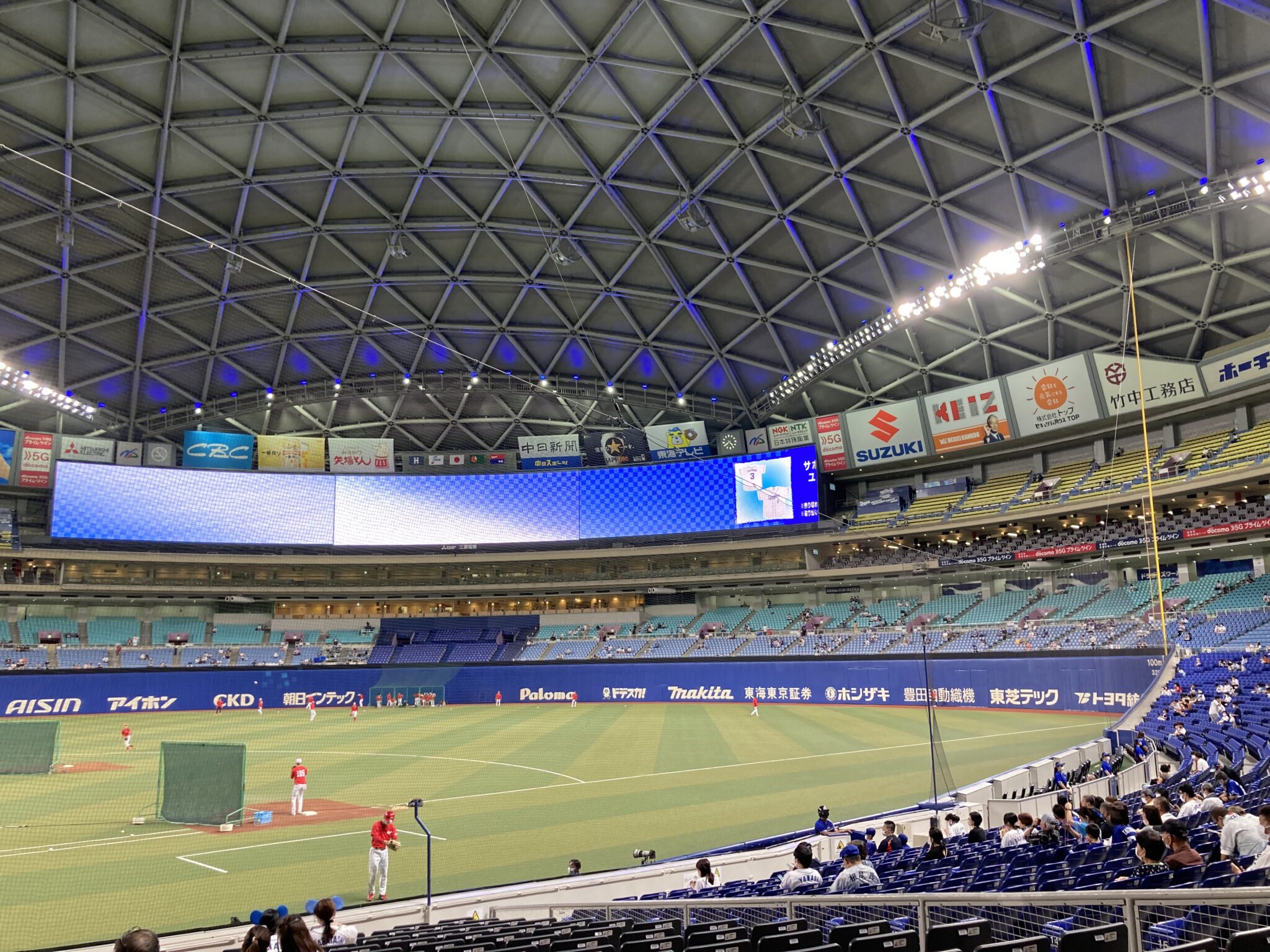 ドラゴンズvsカープ戦　プラチナシート(通路側)2連番 7/6(土) プラチナシート通路側角席2枚 中日VS広島 - メルカリ